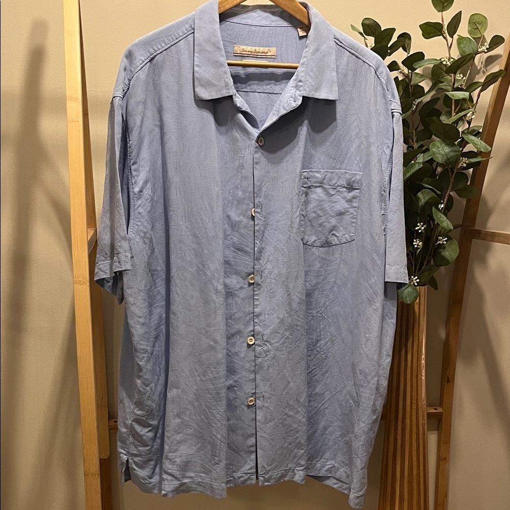 Tommy Bahama 100% Silk Light Blue Casual Button Down Shirt